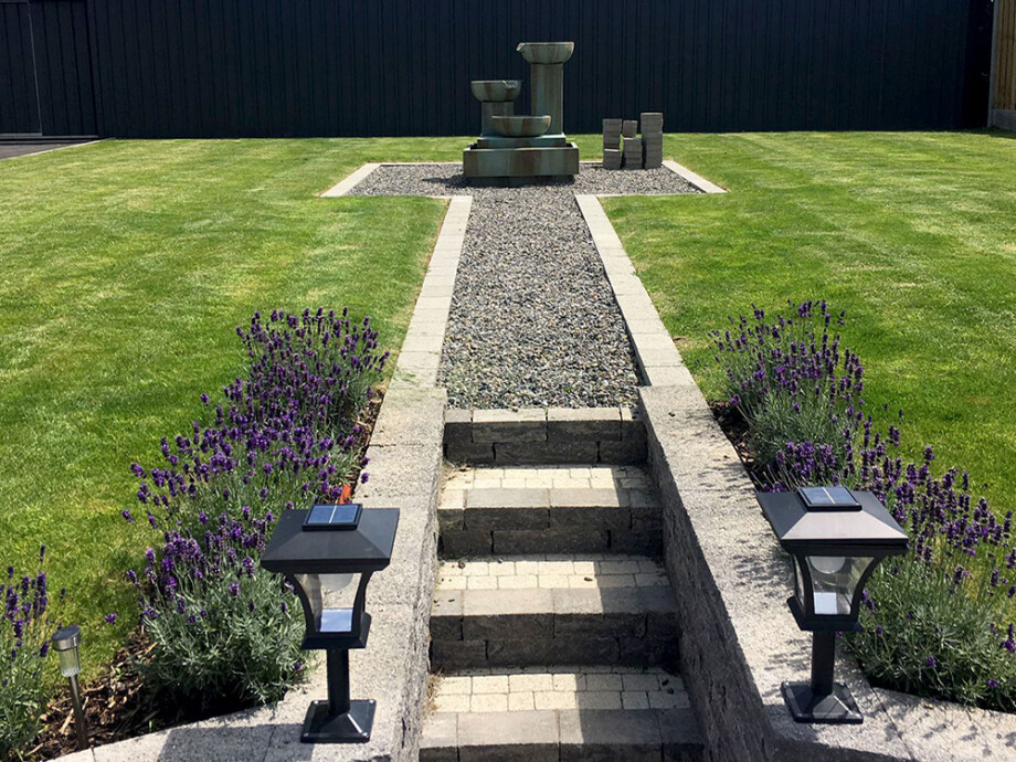 Shankill. Lawn